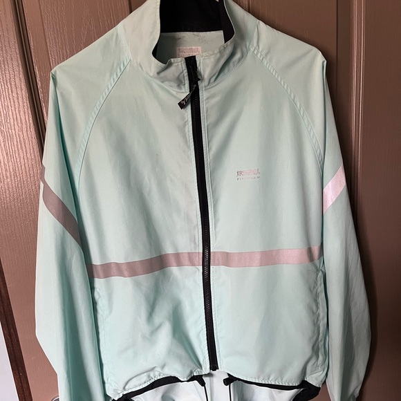 Running room jacket, size small - Picture 2 of 3
